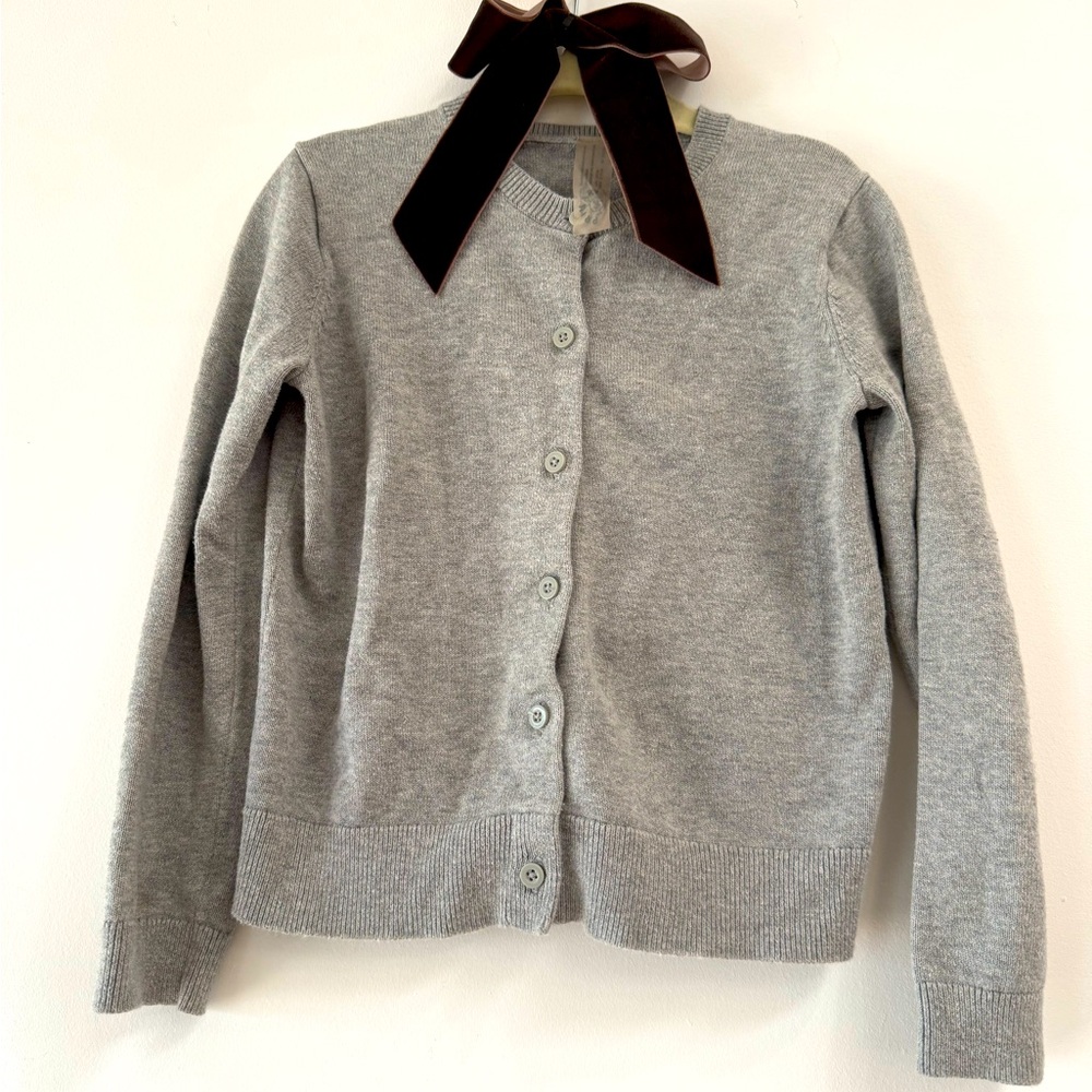 Primary cardigan in a perfect grey color. Size 6/7